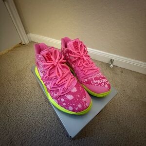 Kyrie 5 “Patrick”